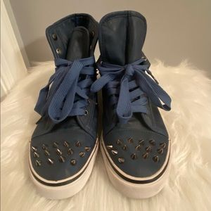 Misbehave Womens Spike Hightop Sneakers Size 7.5